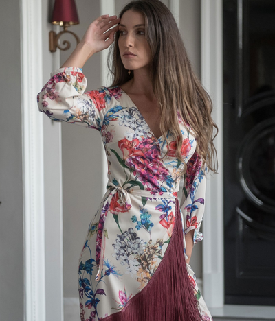 VESTIDO FLORES FLECOS BURDEOS